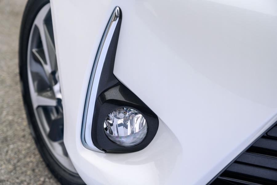Детали экстерьера Toyota Yaris Hybrid Y20 2019 года  (UK) (фото 28 из 38)